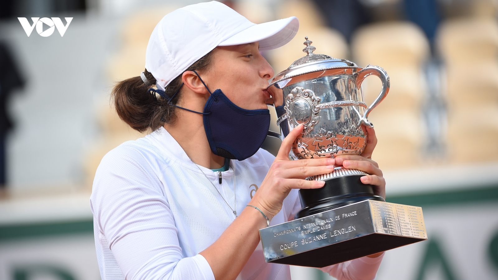 Iga Swiatek lập kỳ tích vô địch Roland Garros ở tuổi 19