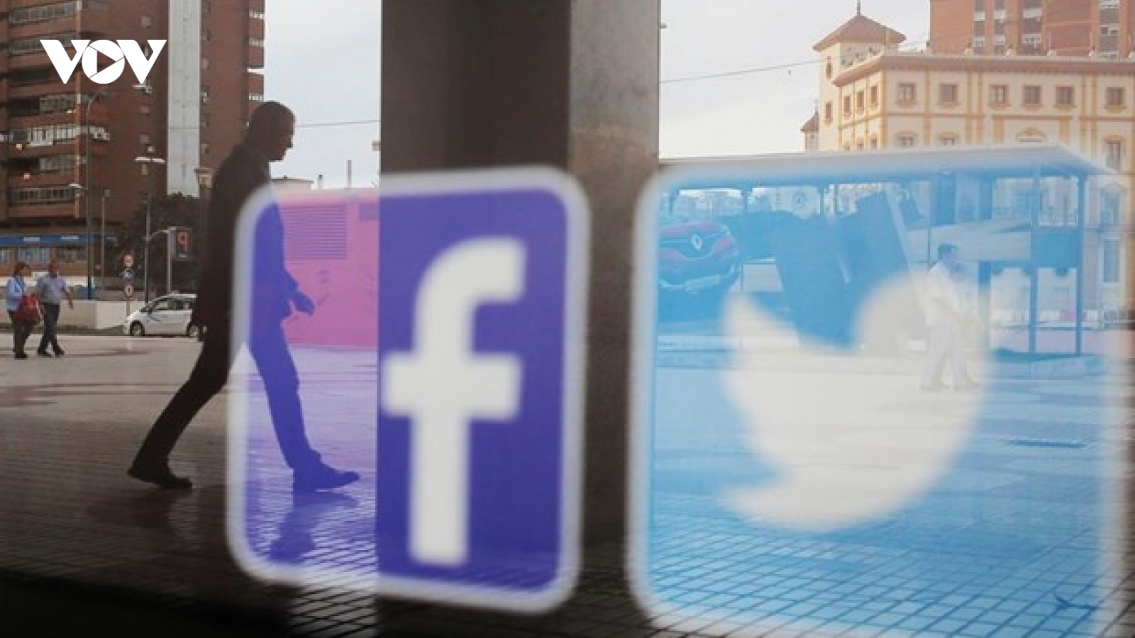 CEO Twitter và Facebook phải điều trần trước cáo buộc thiên vị ông Biden