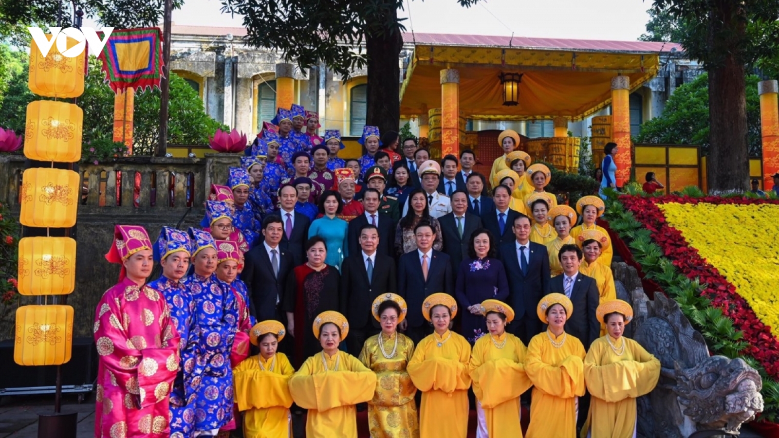 Lãnh đạo Hà Nội dâng hương tưởng niệm các vị tổ tiên và Chủ tịch Hồ Chí Minh