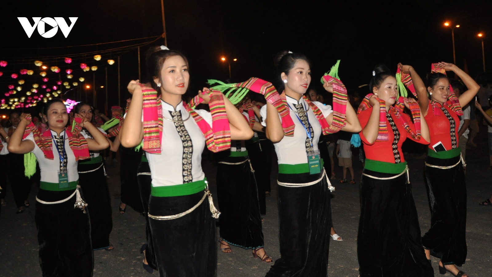 Hơn 2000 người tham gia màn múa Đại xòe trong Lễ hội Văn hóa, du lịch Mường Lò 2020