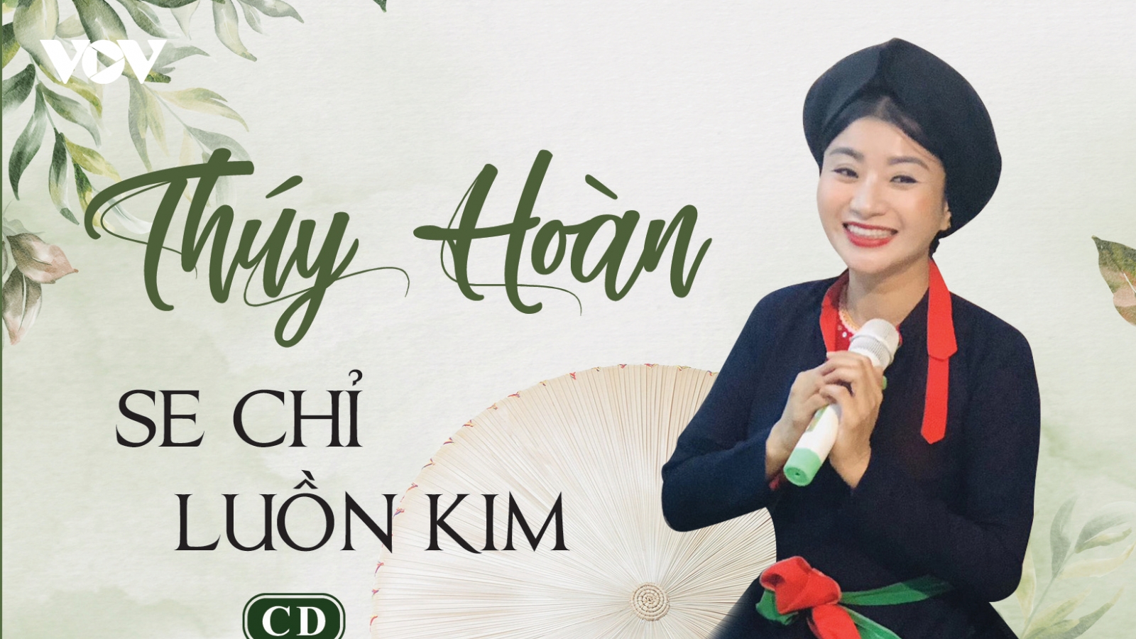 Ca nương Thuý Hoàn cùng chồng bán album, sách gây quỹ ủng hộ miền Trung