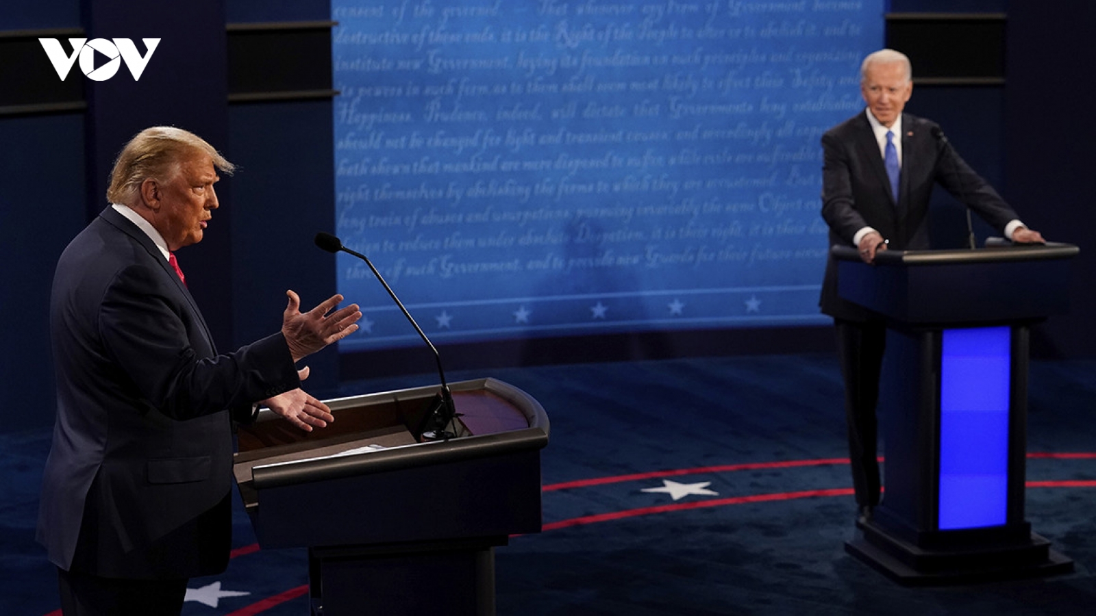 Trump "hạ giọng" cuộc tranh luận cuối: Nỗ lực phút chót để lội ngược dòng?
