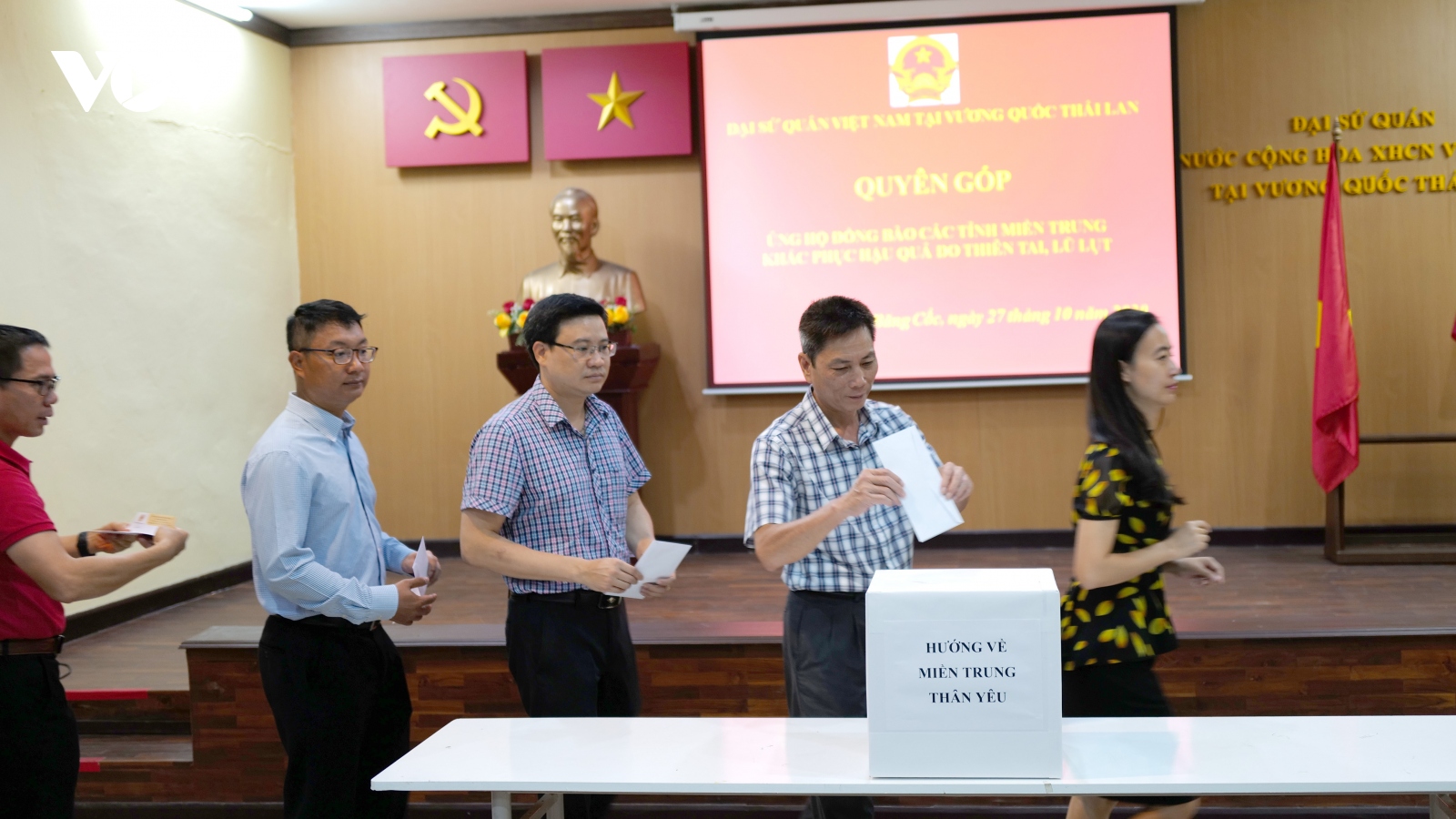 ĐSQ Việt Nam tại Thái Lan tổ chức quyên góp ủng hộ đồng bào miền Trung