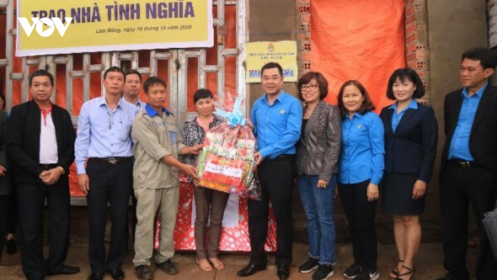 Khối Thi đua III trao nhà tình nghĩa tại Lâm Đồng