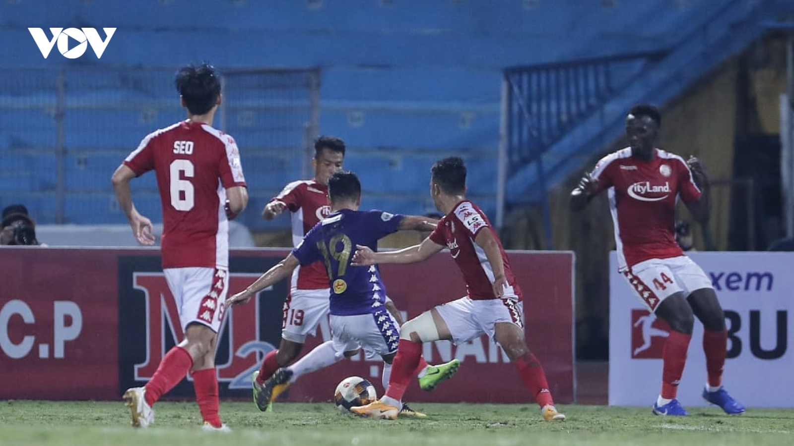 Văn Quyết - Quang Hải lập công, Hà Nội FC lần thứ 4 ca khúc khải hoàn trước TPHCM