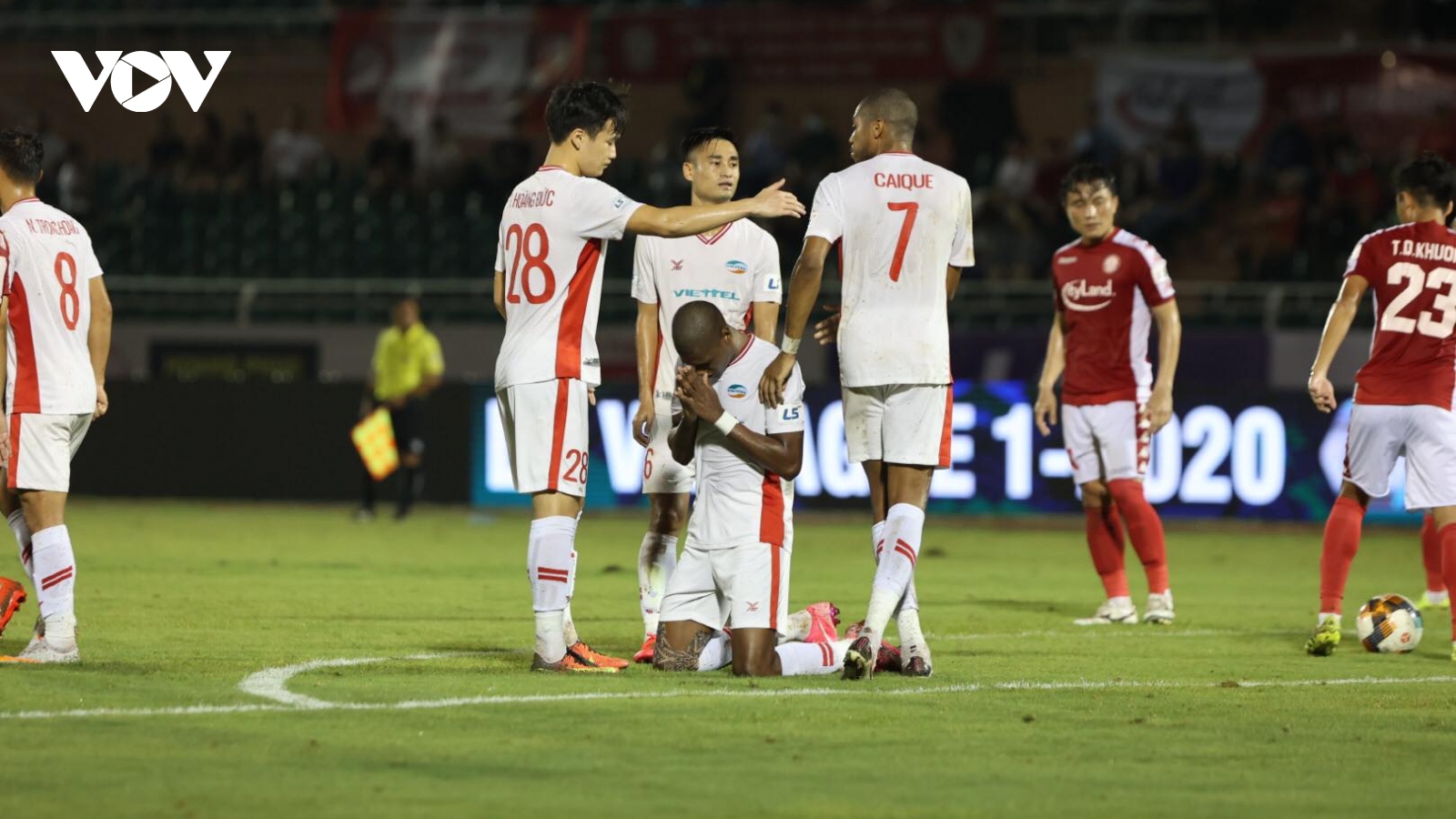 Đánh bại CLB TPHCM trên sân khách, Viettel lên ngôi đầu bảng V-League 2020