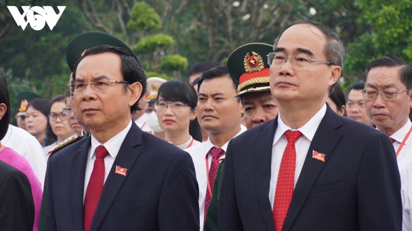 Đoàn đại biểu dự Đại hội Đảng bộ TPHCM viếng Nghĩa trang Liệt sĩ