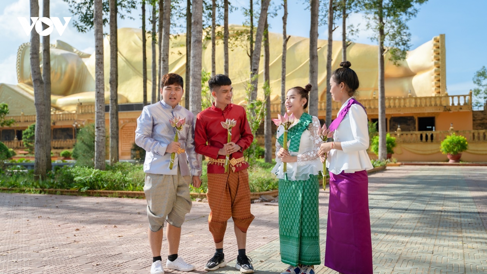 Khả Như "giận tím người" khi bị "đàn em" tiết lộ tuổi thật