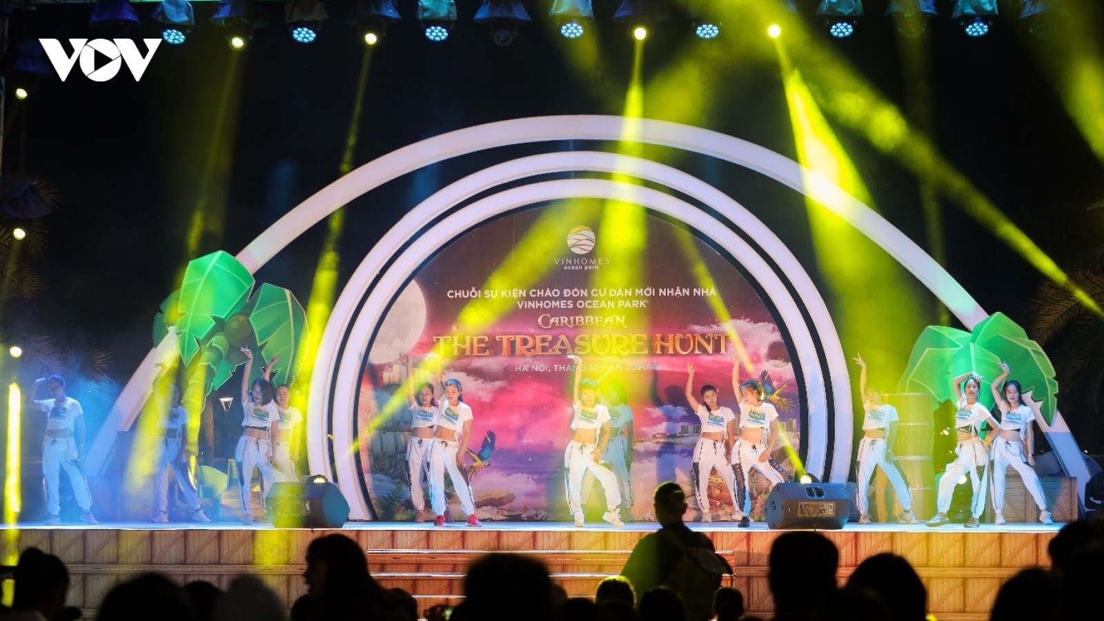 Vừa bàn giao, cư dân Vinhomes Ocean Park đã tưng bừng văn nghệ, thể thao