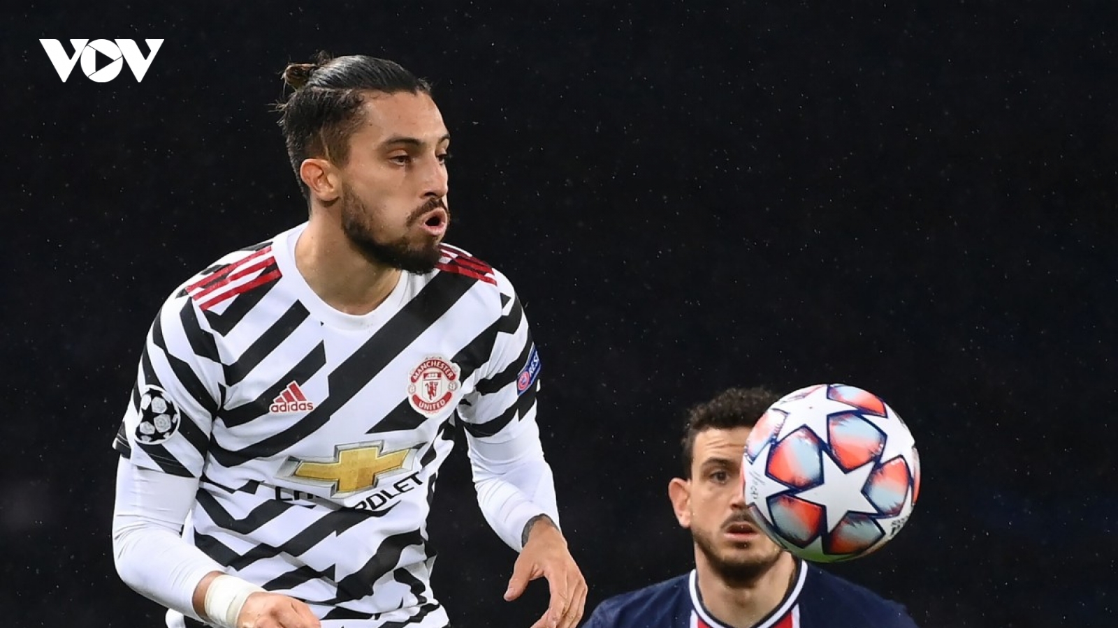 Tân binh Alex Telles của MU mắc Covid-19