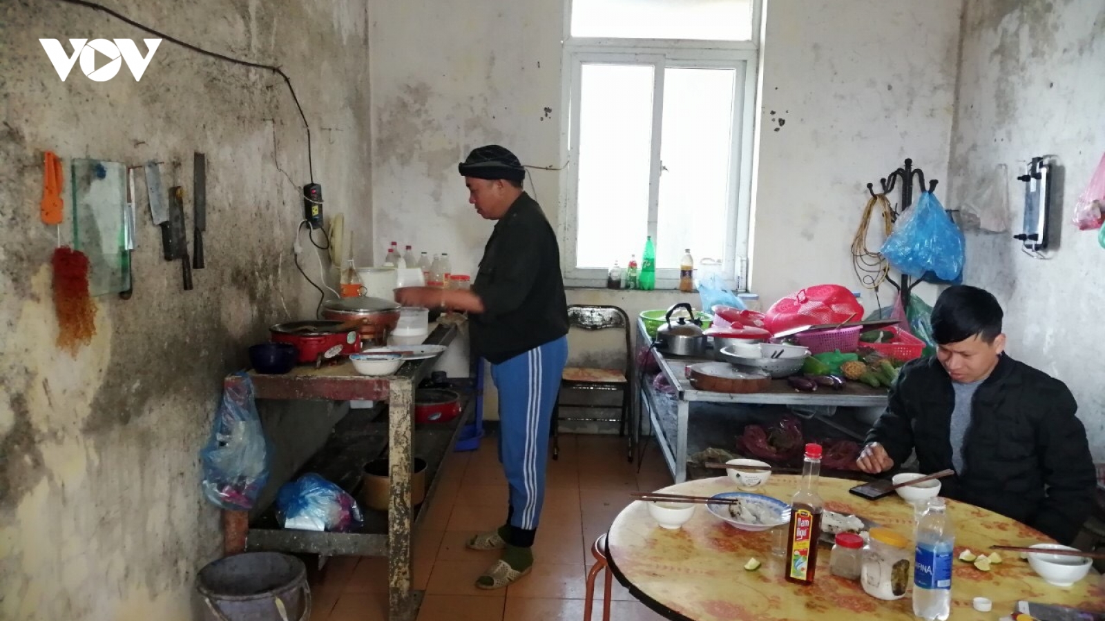 Những “cư dân” giữ cánh sóng của Đài TNVN trên cổng trời Phja Oắc