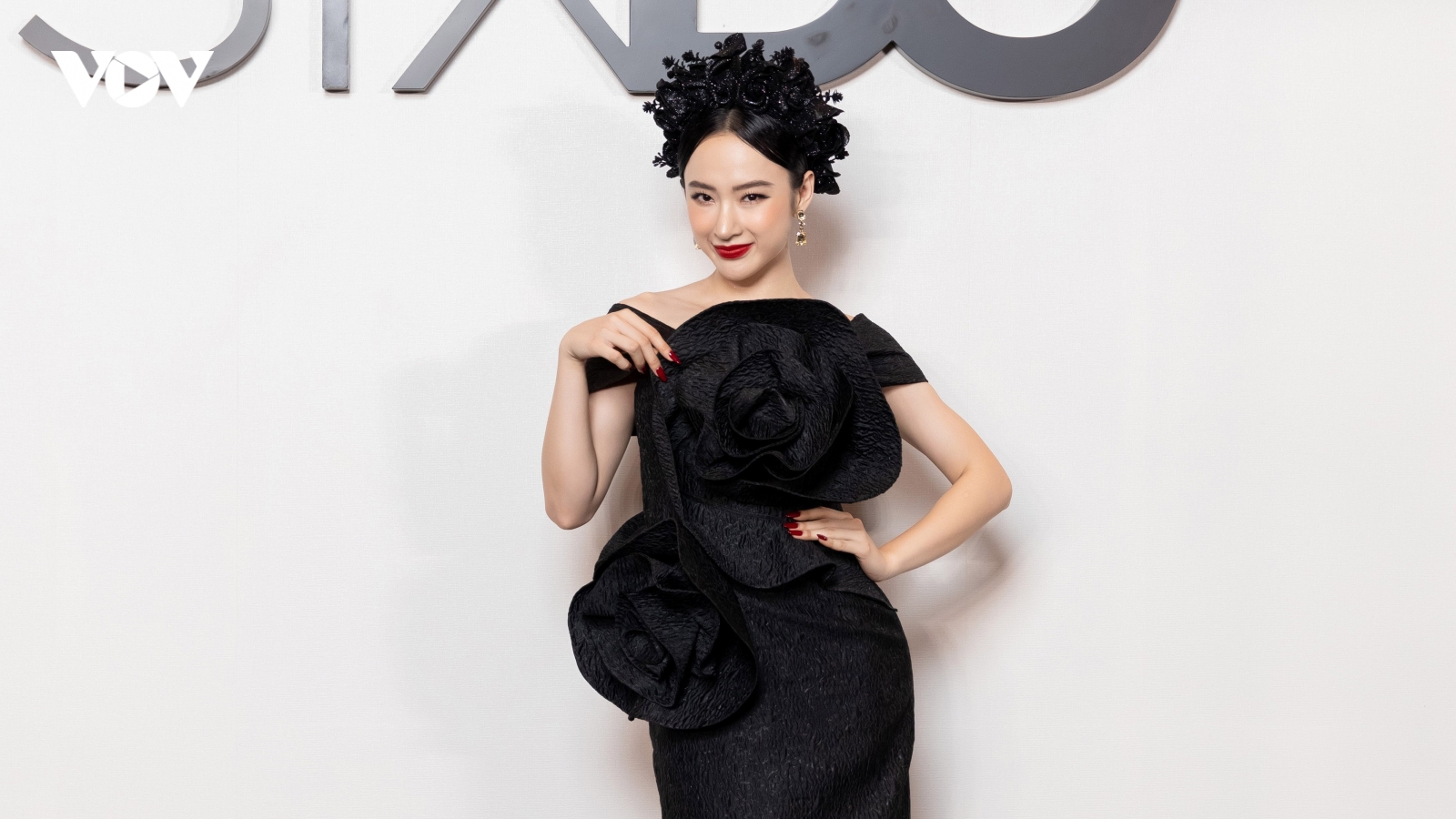 Angela Phương Trinh tái xuất trên thảm đỏ show của NTK Đỗ Mạnh Cường