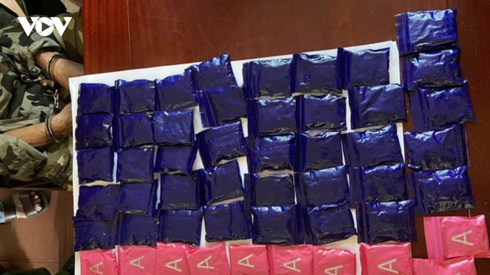 Khống chế “ông trùm” thu giữ 10.000 viên ma túy tổng hợp, 3 bánh heroin