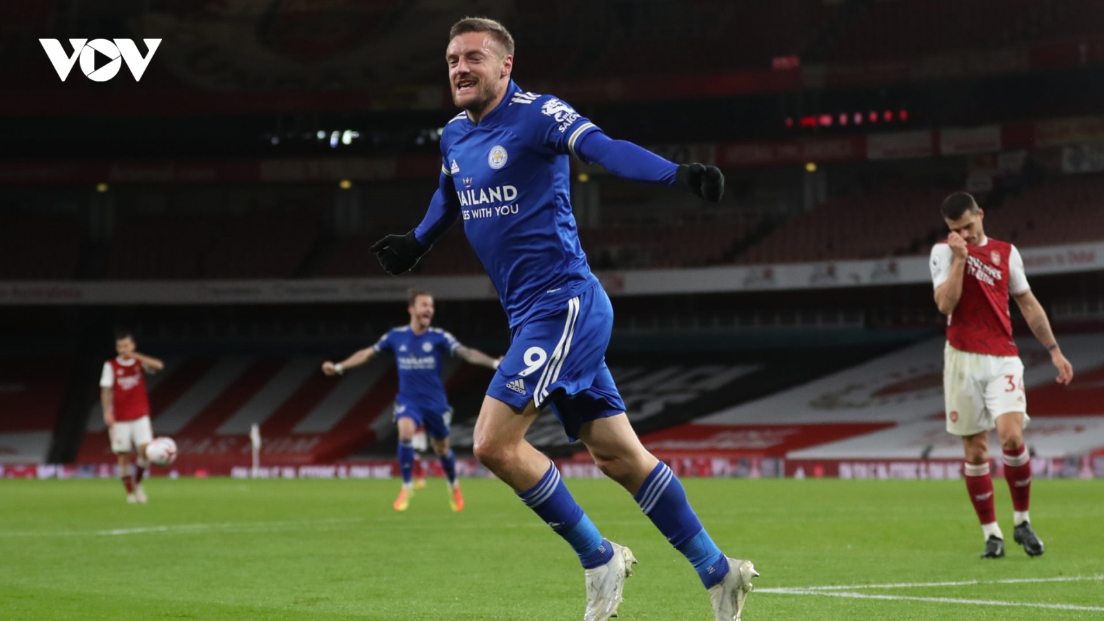 Vardy sắm vai siêu dự bị, Leicester hạ gục Arsenal ngay tại Emirates