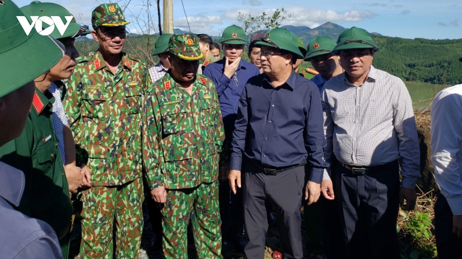 Deputy PM guides rescue work following landslides in Nam Tra My district