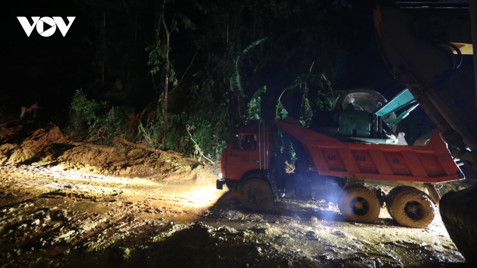 Rescue work continues overnight at landslide site