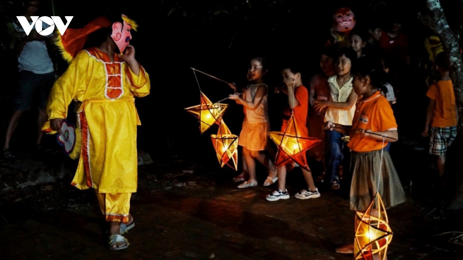 Deprived children nationwide enjoy celebrations for Mid-Autumn Festival