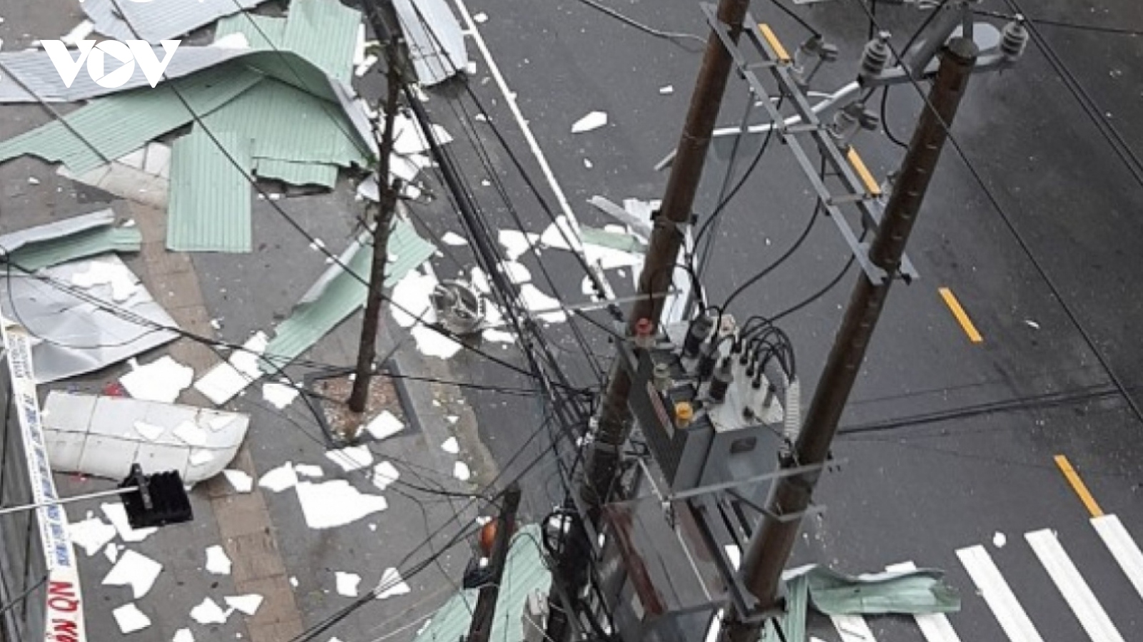 Photos show initial impact of Typhoon Molave on central Vietnam