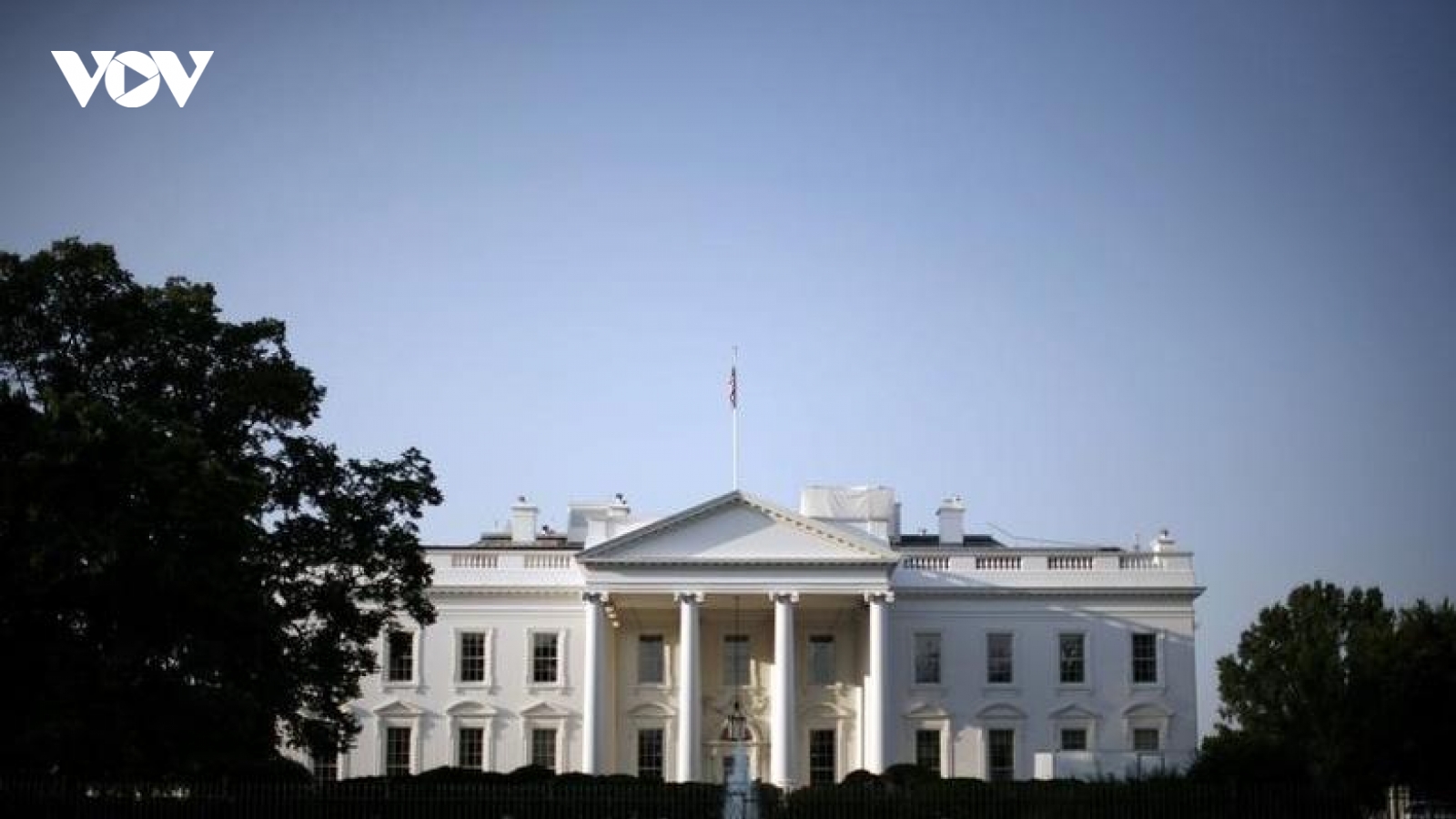 Những điều quan trọng Nhà Trắng cần làm sau khi vợ chồng ông Trump mắc Covid-19