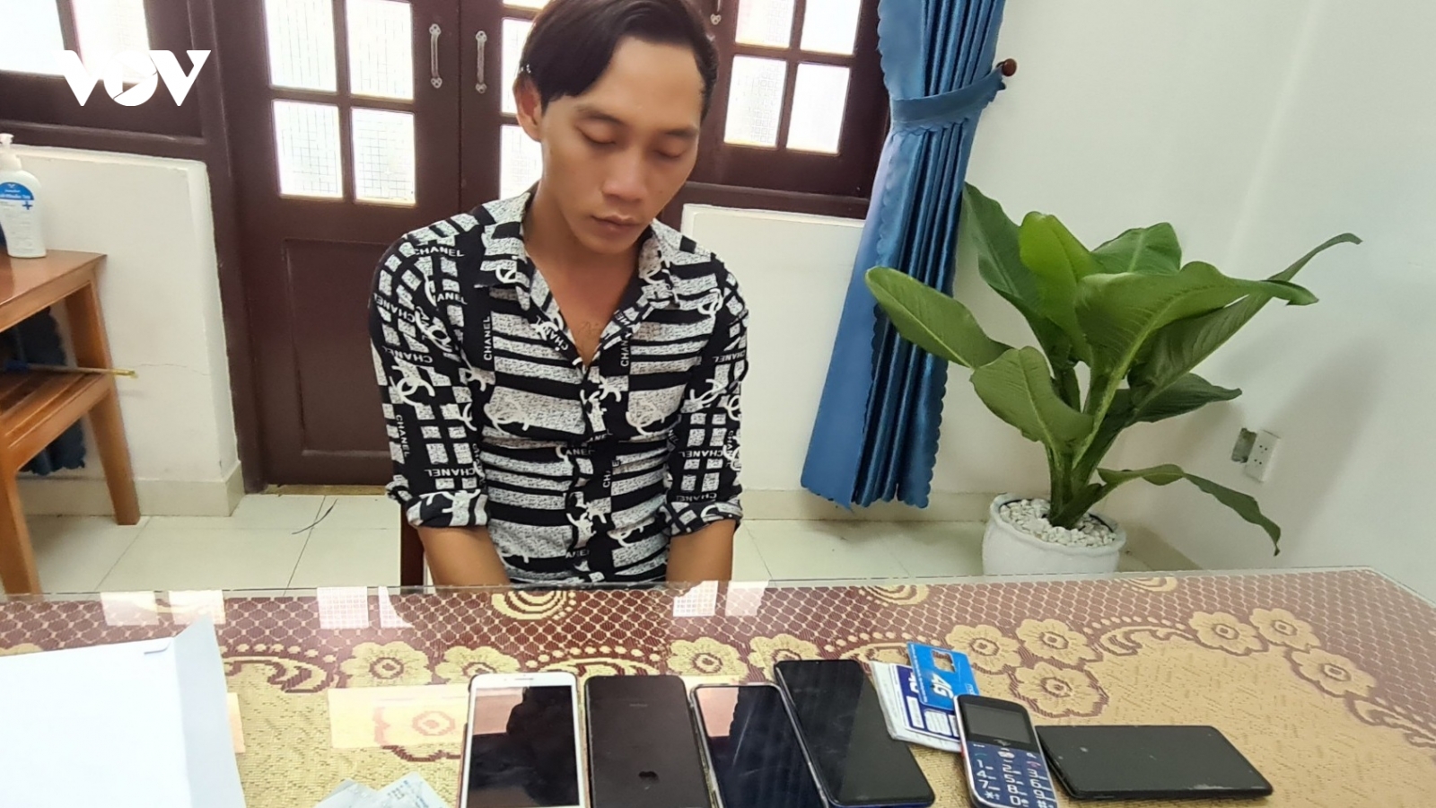 Nóng 24h: Bắt kẻ chiếm đoạt 100 triệu của vợ nạn nhân thủy điện Rào Trăng 3
