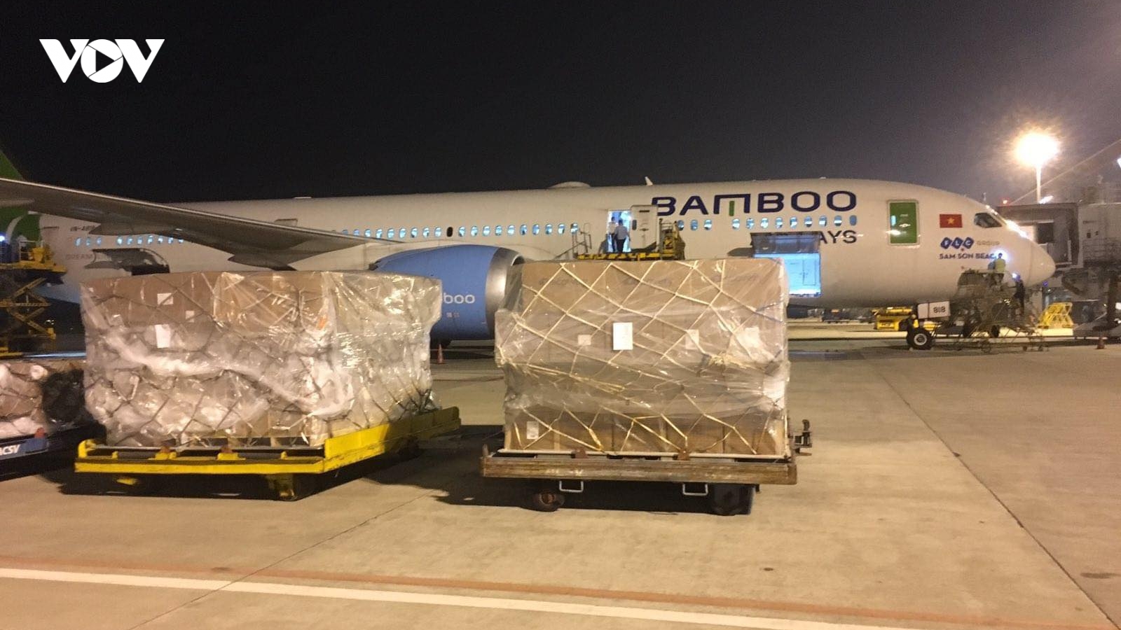 Bamboo Airways nhận chuyển miễn phí hàng cứu trợ tới vùng lũ miền Trung