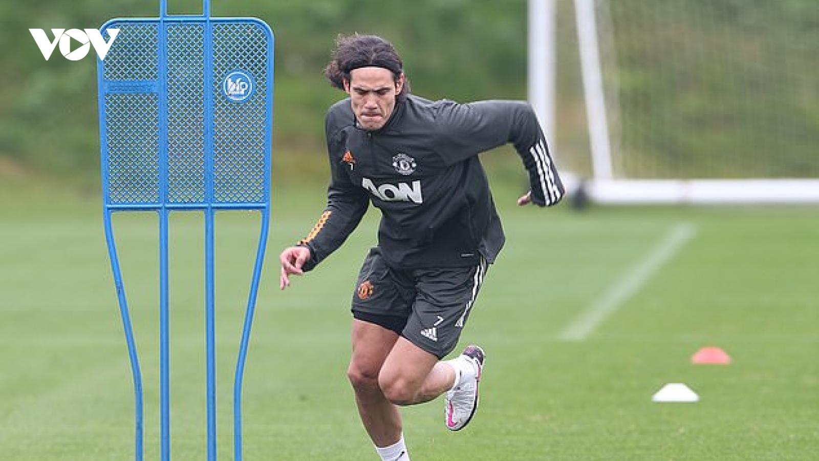Tân binh Cavani lần đầu tập cùng MU, sẵn sàng đấu đội bóng cũ PSG