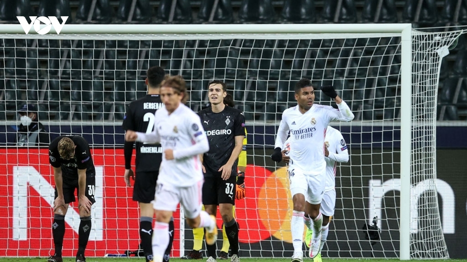 “Máy quét” tỏa sáng, Real Madrid thoát thua ngoạn mục trước Monchengladbach