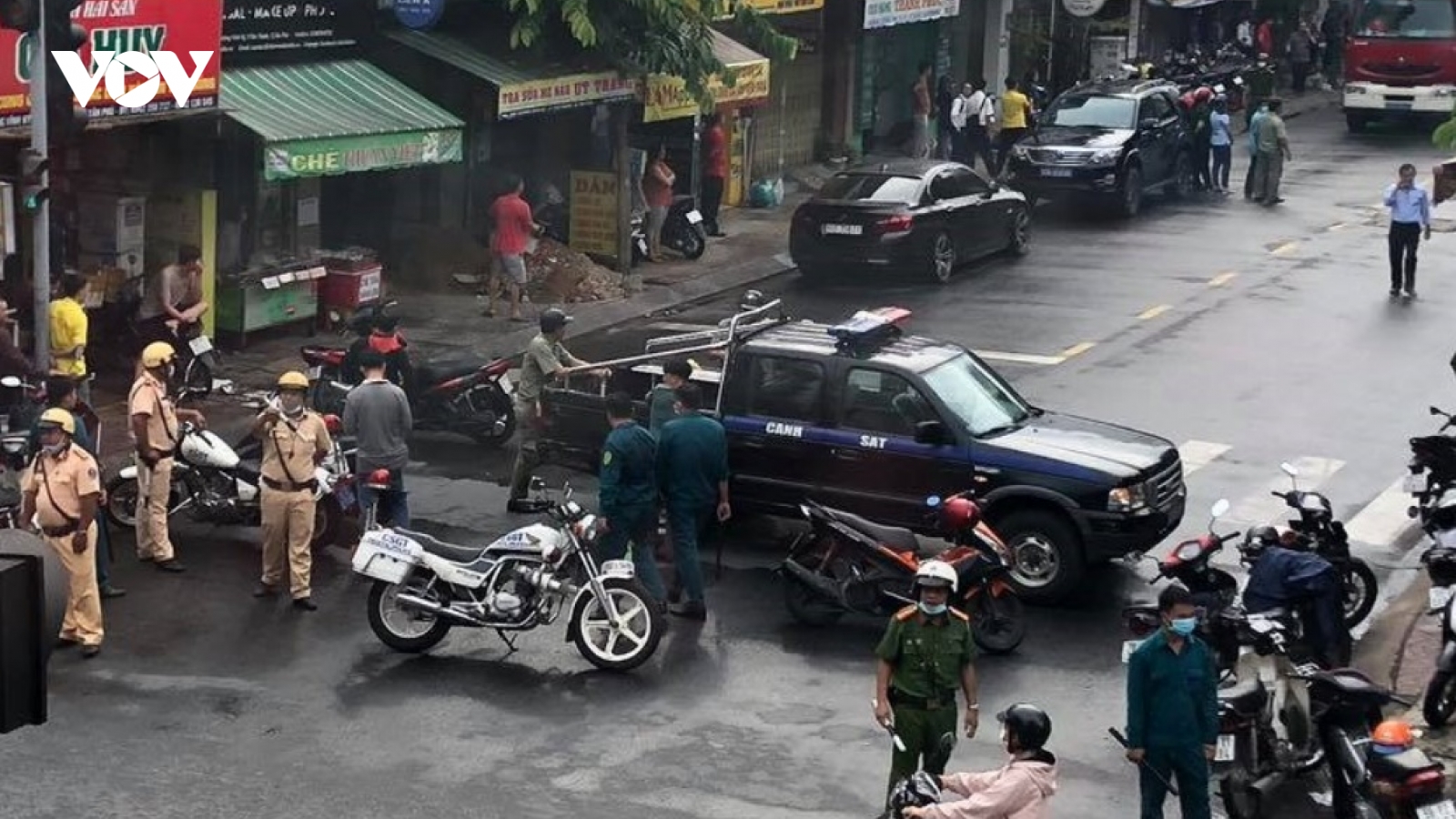 Một phụ nữ xông vào ngân hàng cướp tiền tại TPHCM