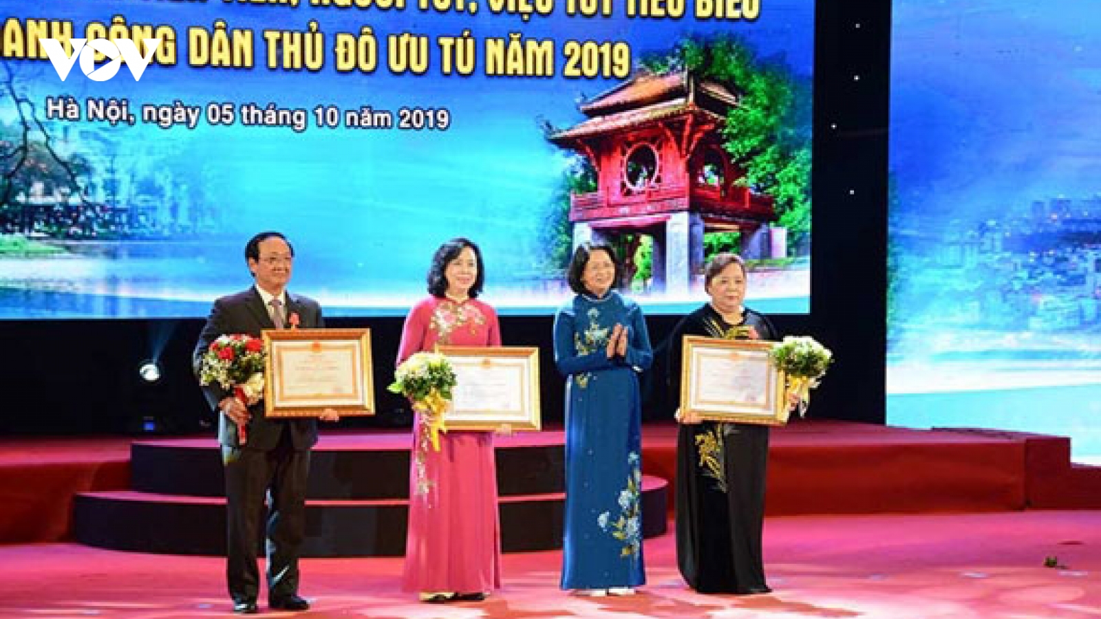 10 cá nhân được tặng thưởng danh hiệu "Công dân Thủ đô ưu tú"
