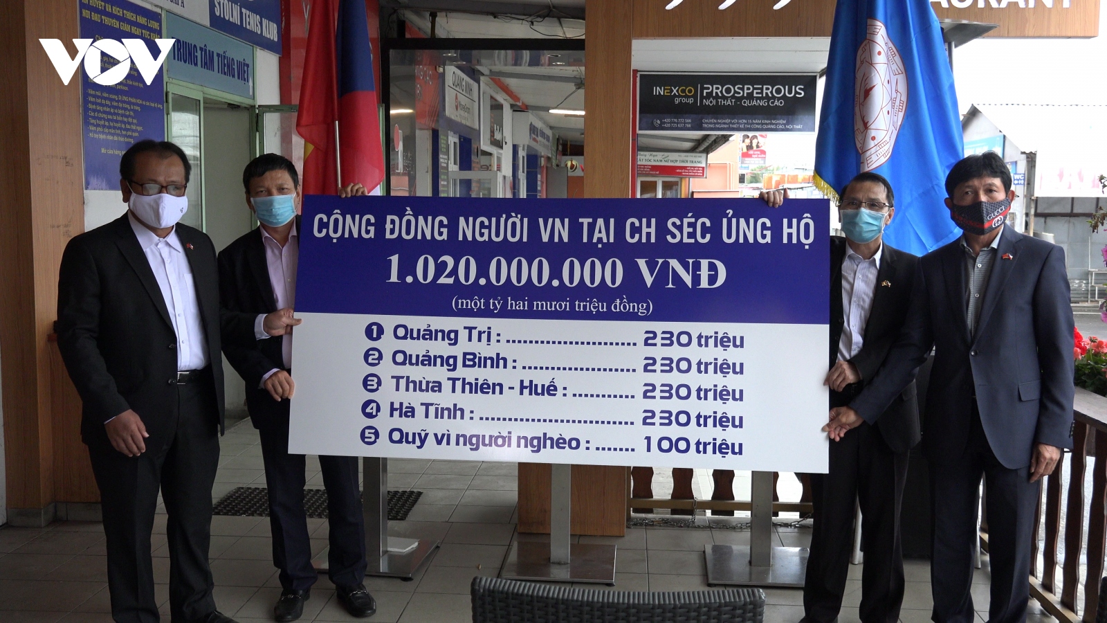 Cộng đồng người Việt tại Séc quyên góp hơn 1 tỷ đồng ủng hộ đồng bào miền Trung