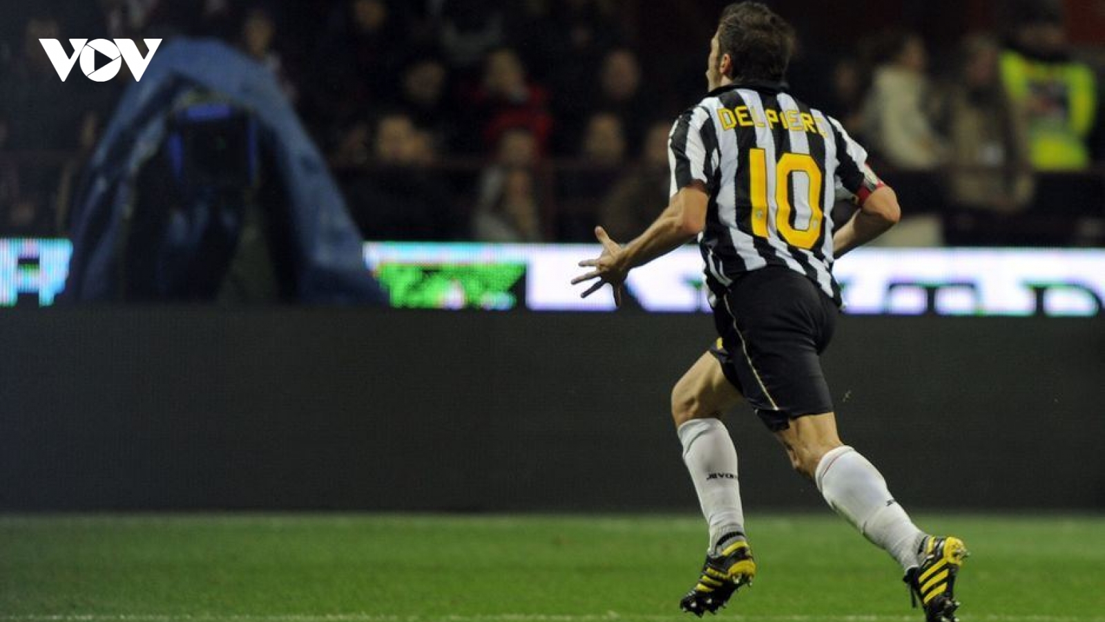 Ngày này năm xưa: Del Piero lập kỷ lục ghi bàn cho Juventus 