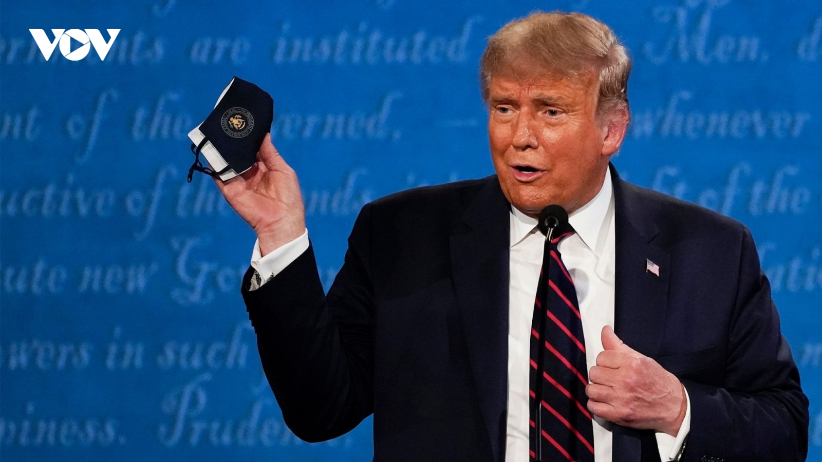 Người quản lý chiến dịch tranh cử của ông Trump muốn đổi chủ đề tranh luận