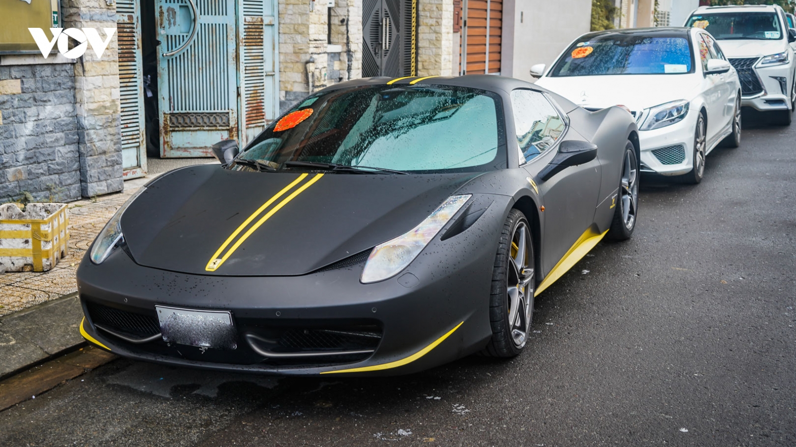 Cận cảnh Ferrari 458 Spider hàng hiếm tại Việt Nam