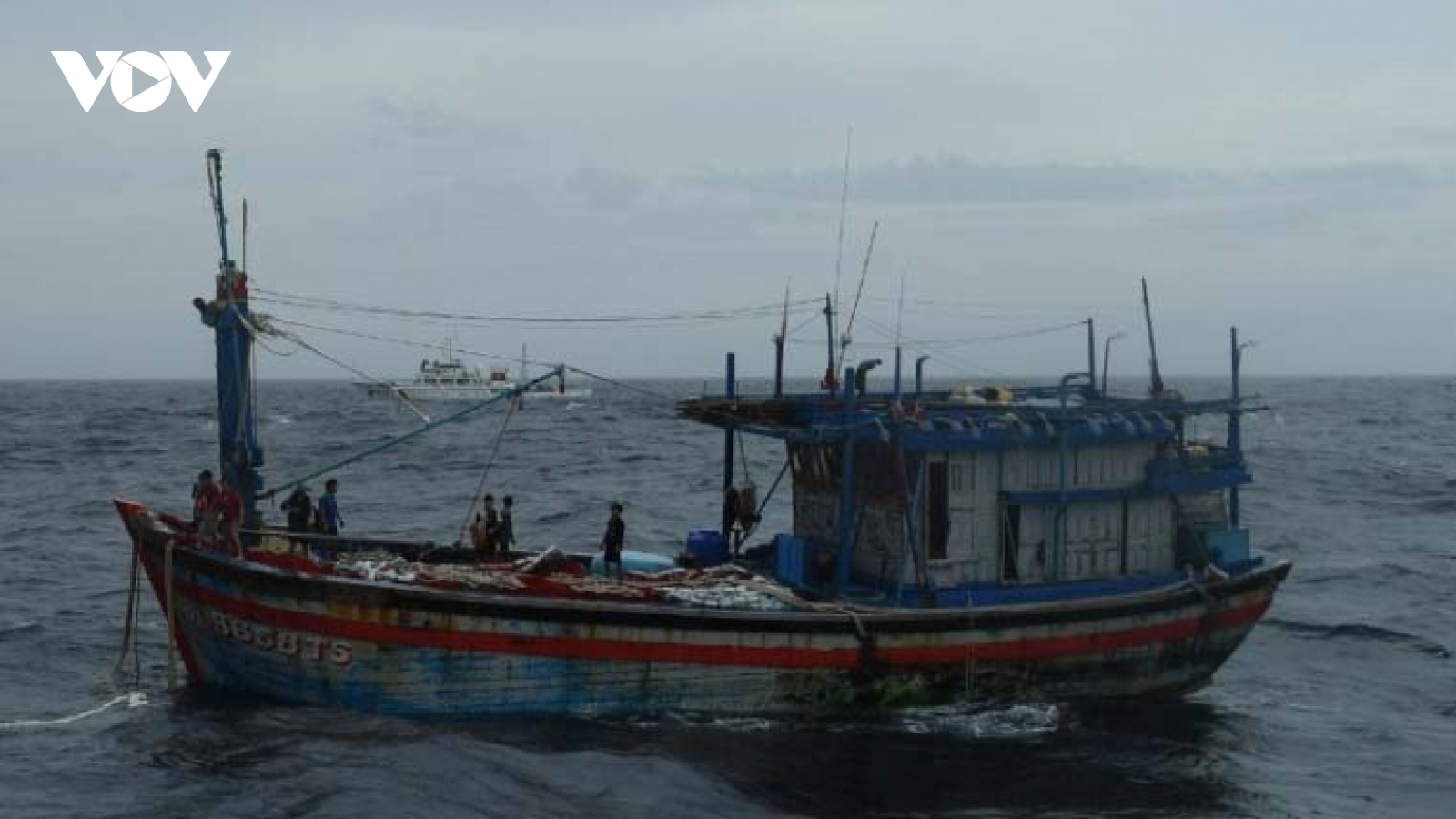 Rescue ships and helicopter deployed to search for Binh Dinh fishermen