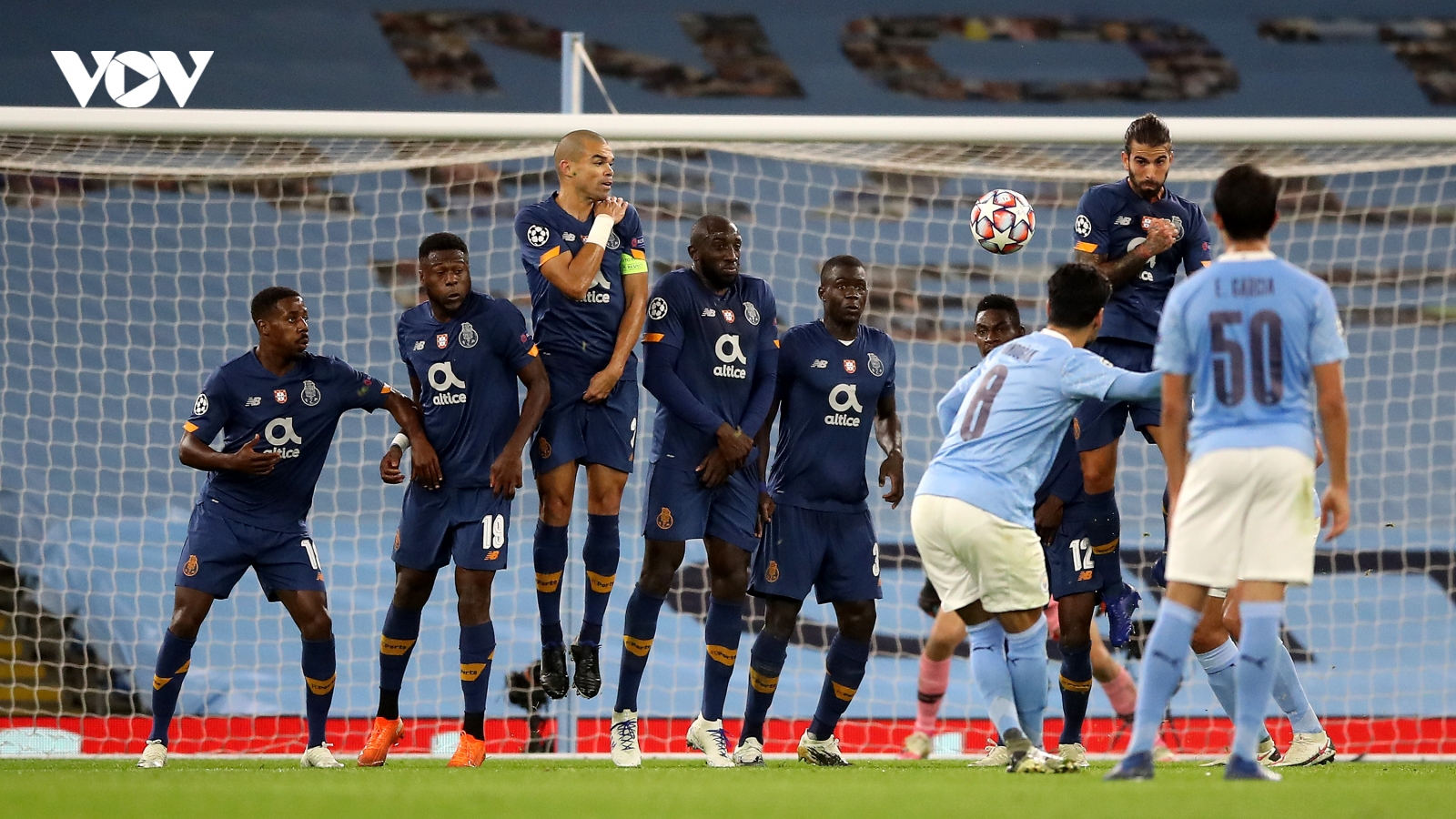 Gundogan ghi siêu phẩm, Man City ngược dòng ấn tượng trước Porto