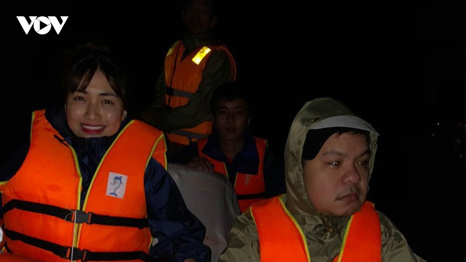 Hoà Minzy chia sẻ lý do không nhận quyên góp mà tự bỏ tiền túi cứu trợ