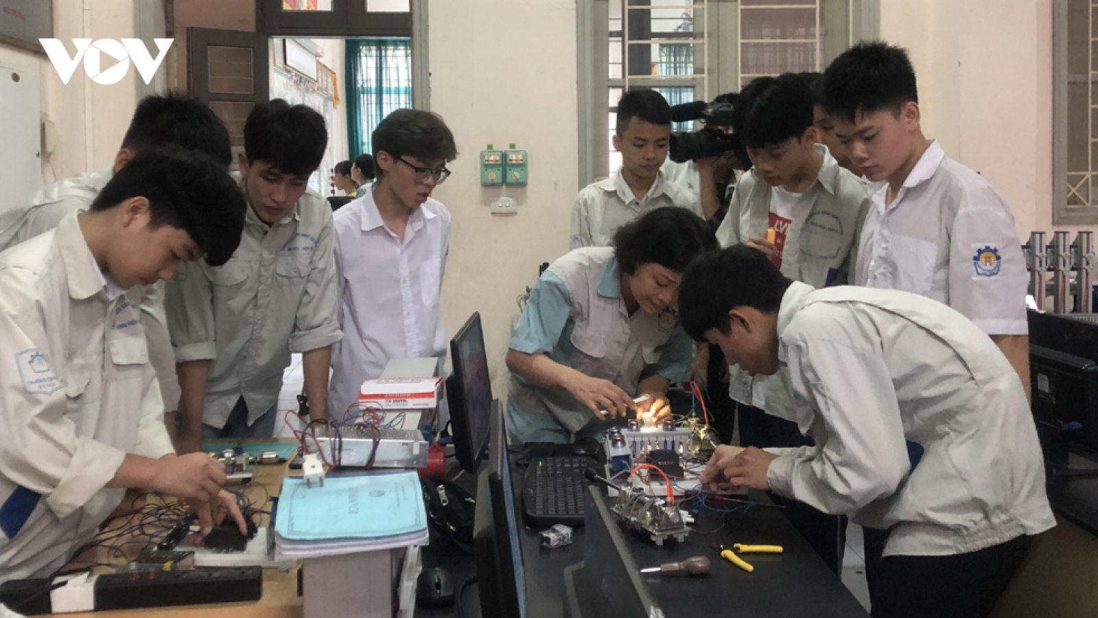 Vì sao học sinh thi tốt nghiệp điểm cao vẫn học nghề?