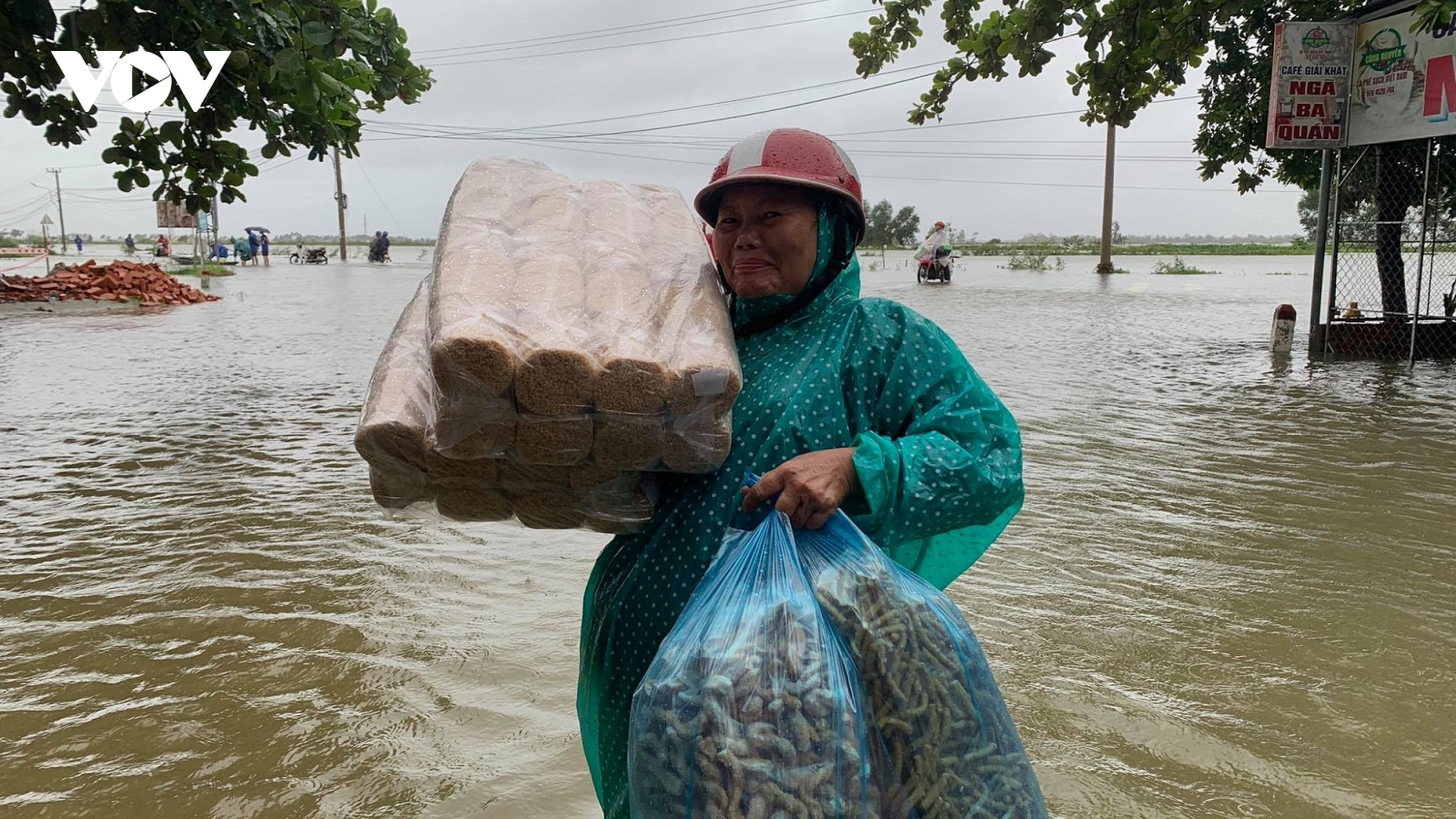 Ảnh: Nhiều khu dân cư ở Thừa Thiên Huế bị ngập, một người bị mất tích trong mưa lũ