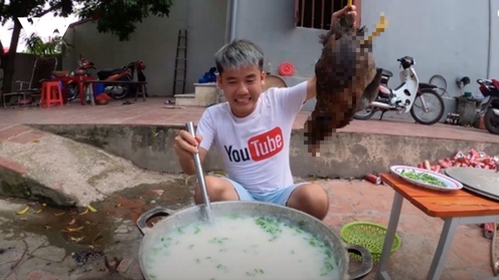 Làm gì để bảo vệ trẻ em trước ma trận video nhảm nhí trên mạng?