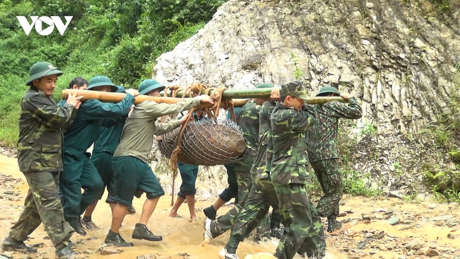 Hủy nổ 2 quả bom "khủng" ở Sơn La