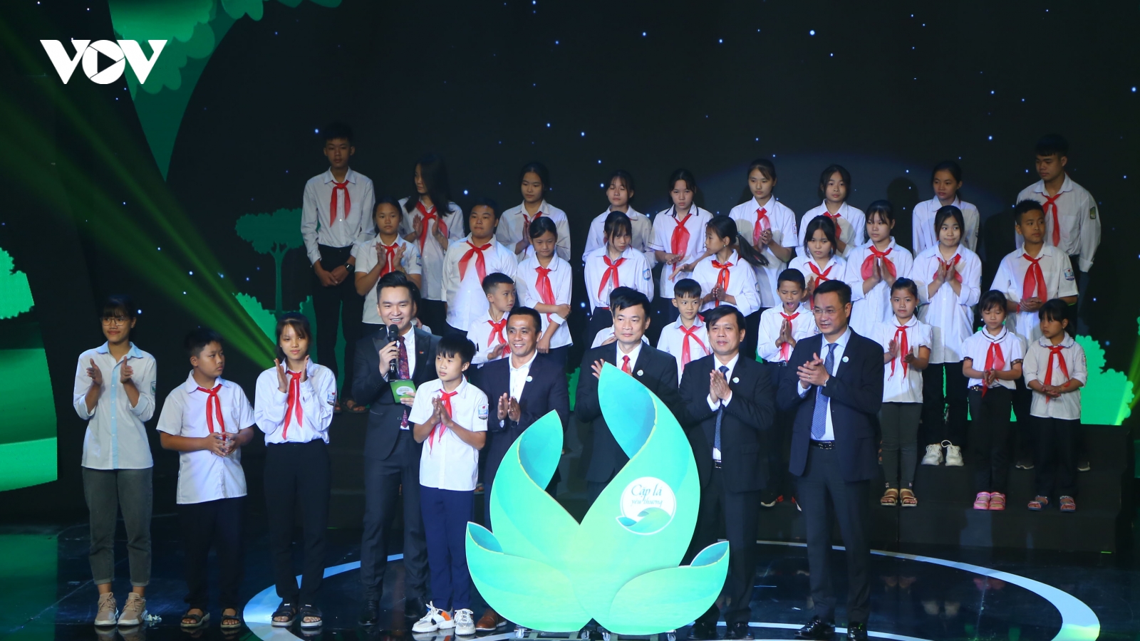 Hành trình 5 năm “Cặp lá yêu thương” giúp chiếc lá chưa lành chạm tới ước mơ