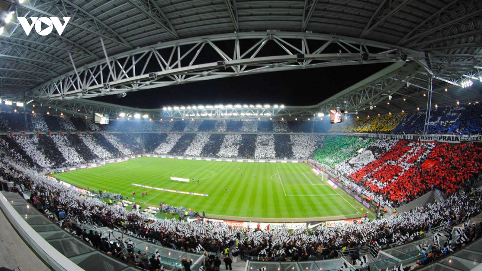Trận Juventus - Napoli bị hoãn vì Covid-19 