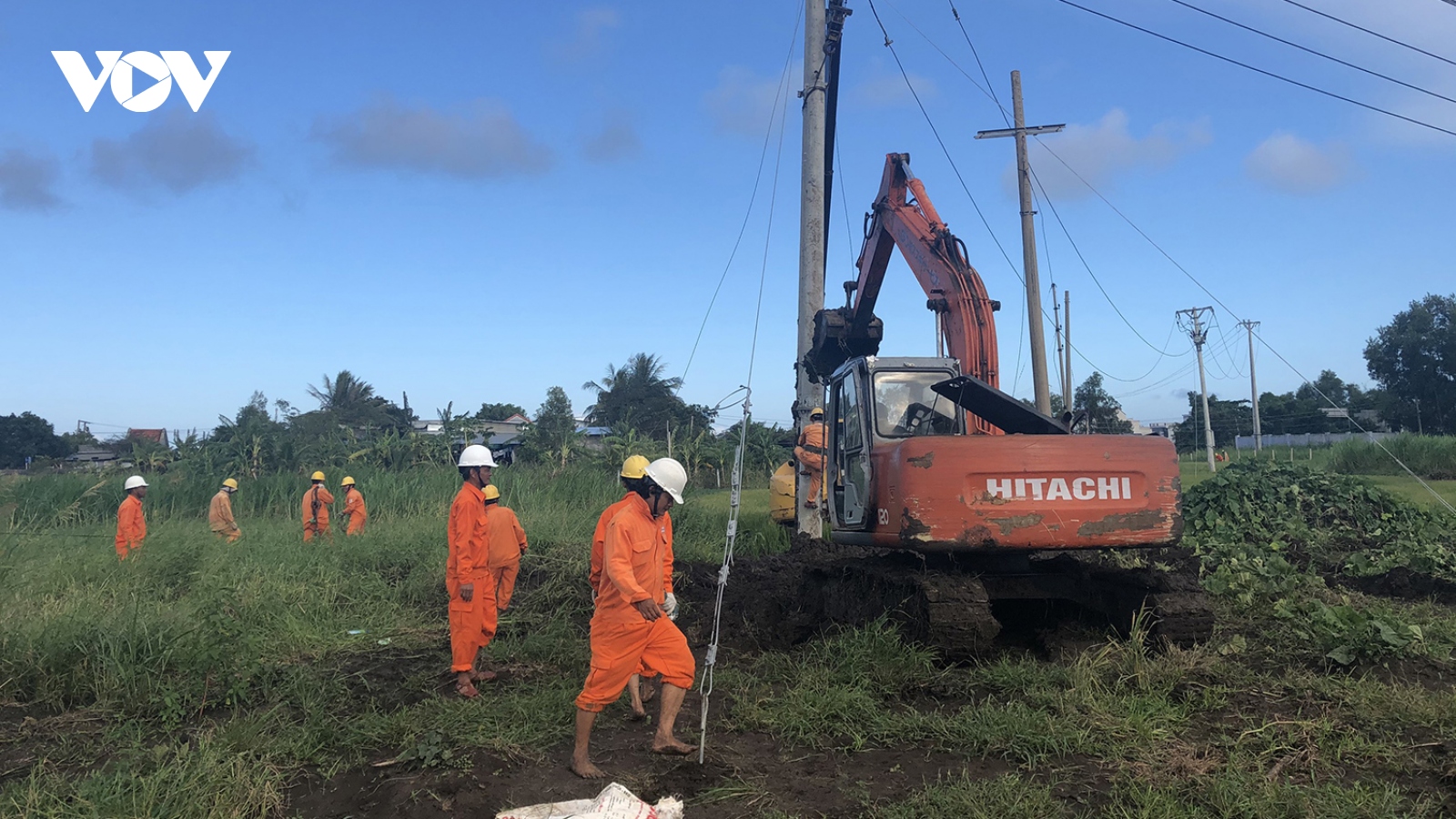 Điện lực miền Trung đang cấp điện trở lại