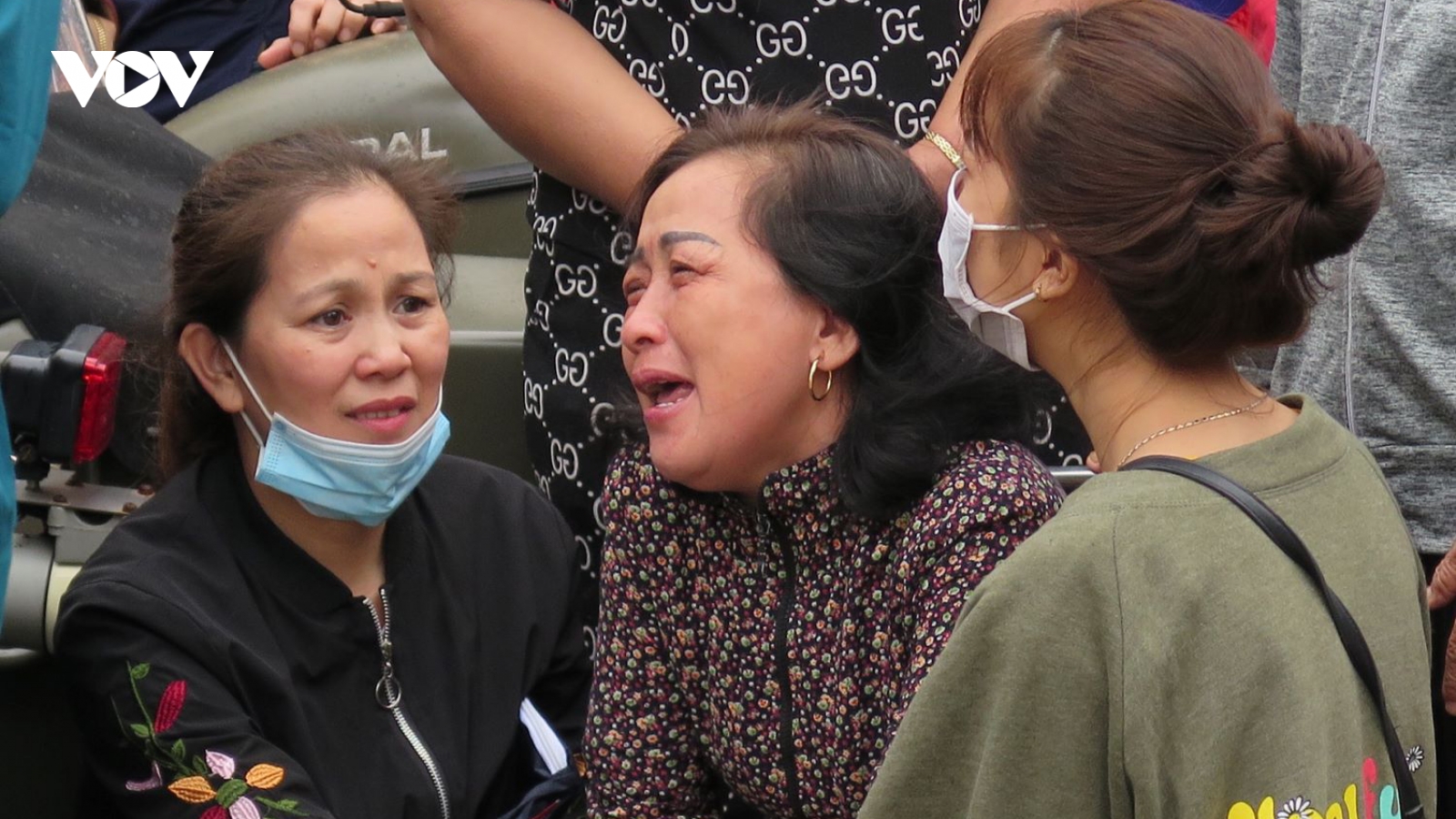 Người thân của 22 cán bộ, chiến sỹ Đoàn 337 cạn nước mắt ngóng chờ chồng, con