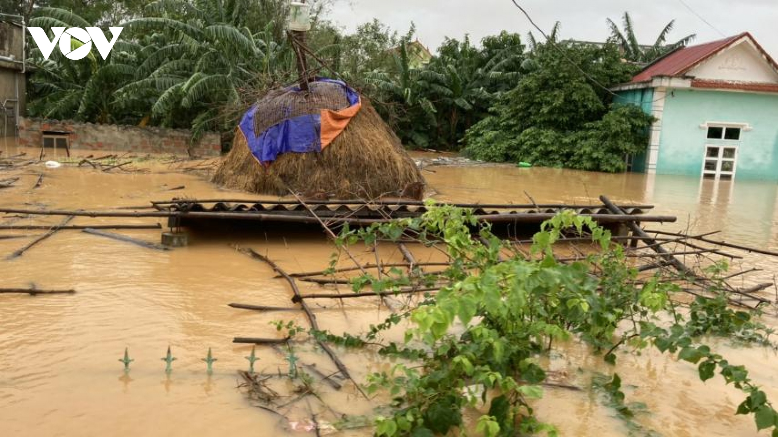 Điều phối hàng cứu trợ cho người dân vùng lũ tránh tập trung hỗ trợ ở một vài nơi