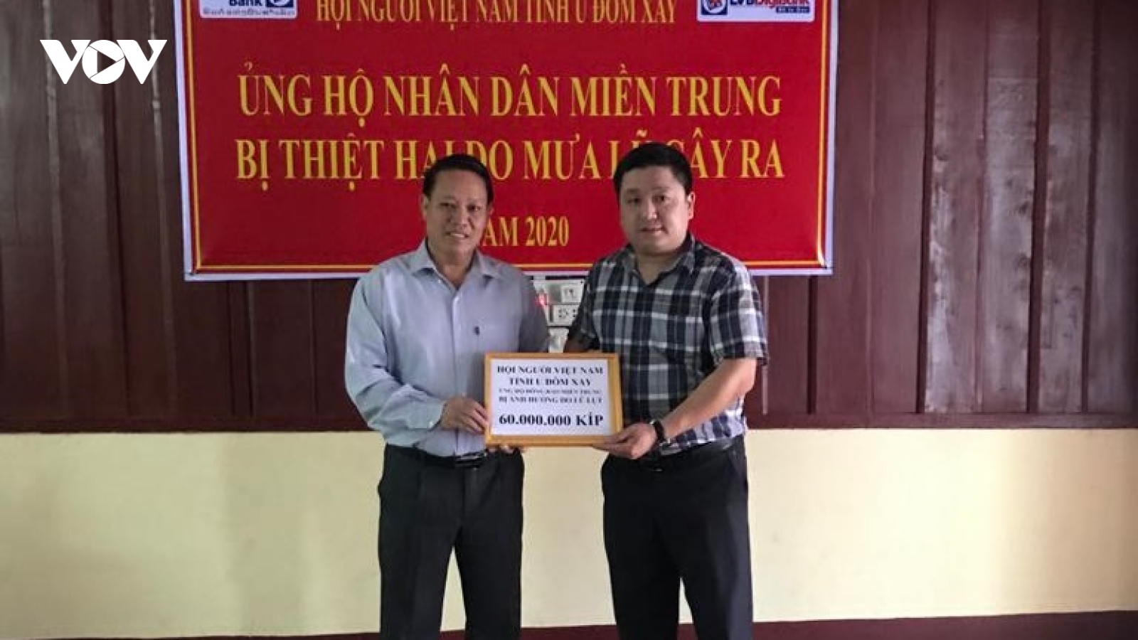 Cộng đồng người Việt Nam tại Bắc Lào ủng hộ đồng bào vùng lũ miền Trung