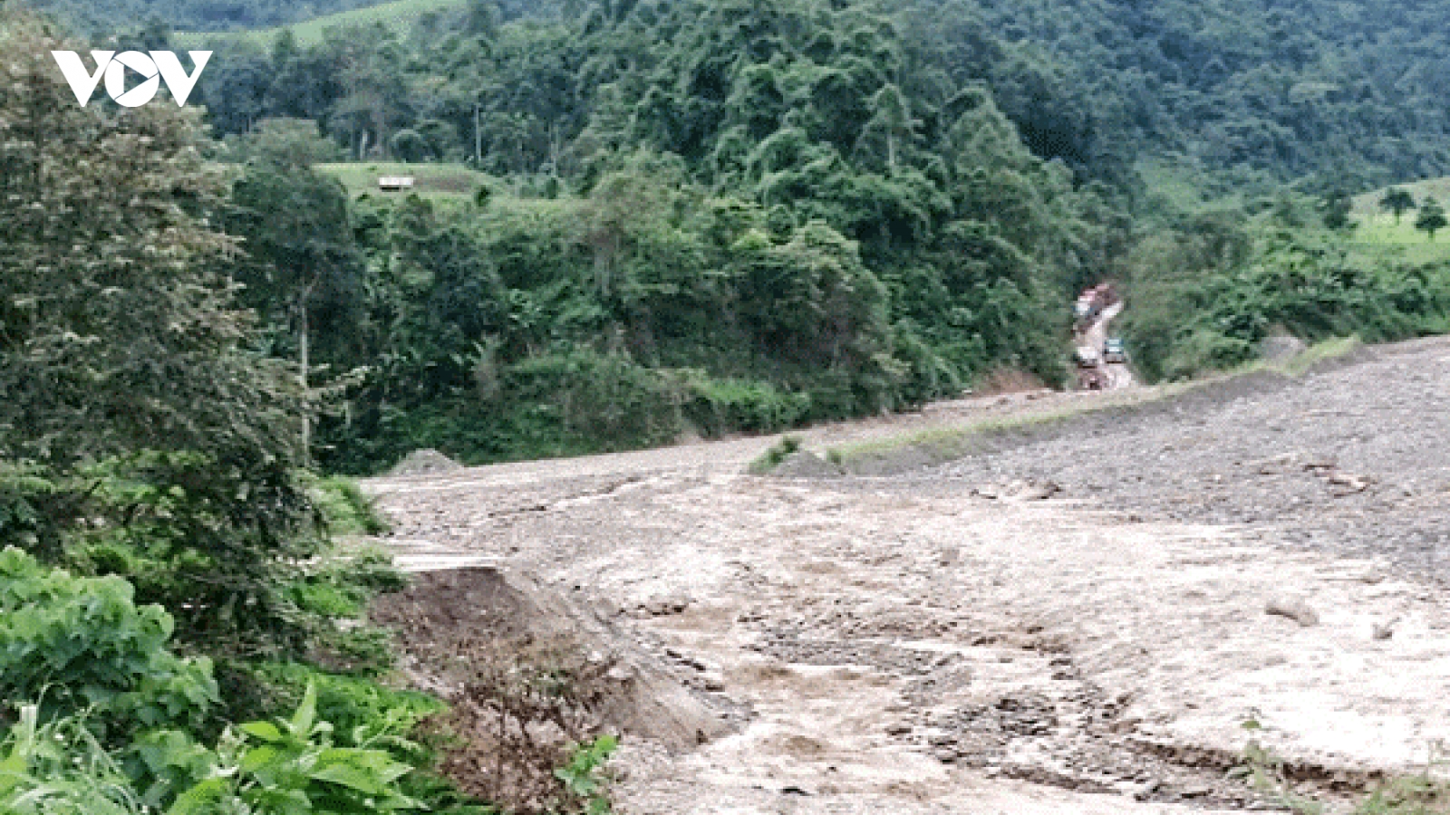 Cảnh báo sạt lở, ách tắc đường đi các tỉnh phía Bắc Lào