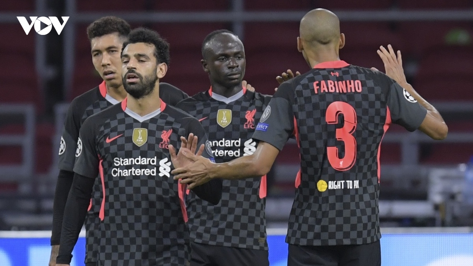 Không Van Dijk, Liverpool thắng vất vả Ajax nhờ bàn phản lưới 