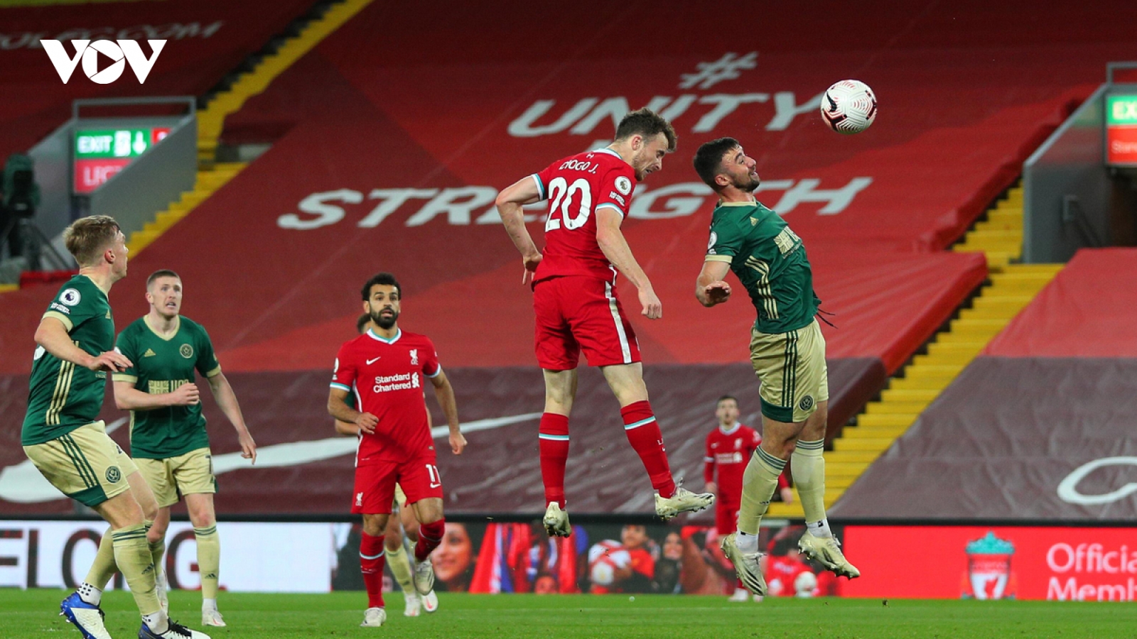 Chật vật hạ Sheffield United, Liverpool san bằng điểm số với đội đầu bảng Ngoại hạng Anh