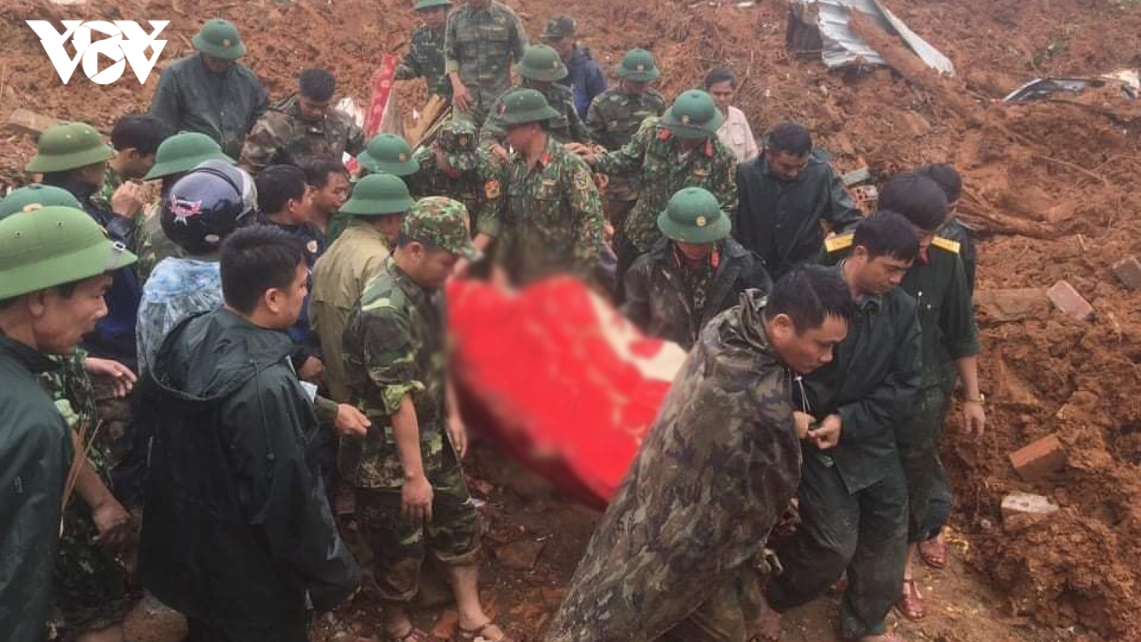 Một đoàn cứu hộ lại bị lũ cuốn ở Quảng Trị, 1 công an thiệt mạng và 4 cán bộ mất tích